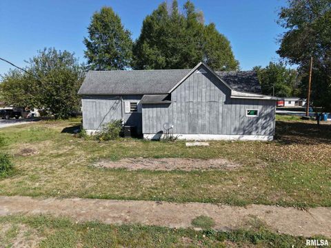 Tiny photo for 215 McFall Street, Benton, IL 62812 (MLS # EB459930)