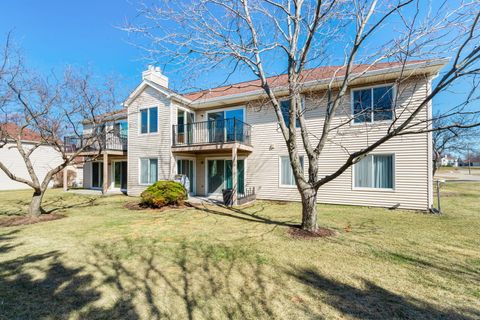 Tiny photo for 7000 Sussex Court #204, Woodridge, IL 60517 (MLS # 12586767)