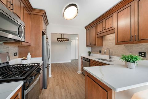 Tiny photo for 7000 Sussex Court #204, Woodridge, IL 60517 (MLS # 12586767)