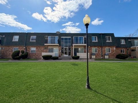 Tiny photo for 9954 S 84th Terrace #109, Palos Hills, IL 60465 (MLS # 12593667)