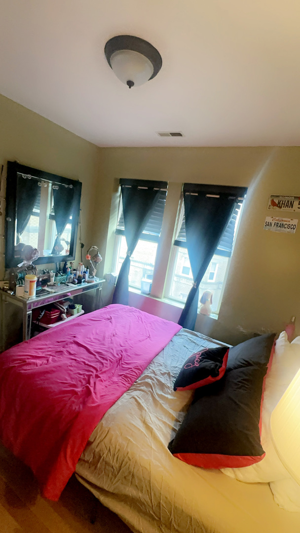 6322 N Richmond Street 2B