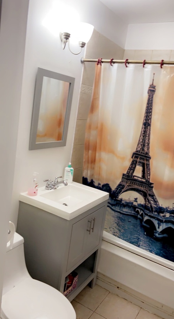 6322 N Richmond Street 2B