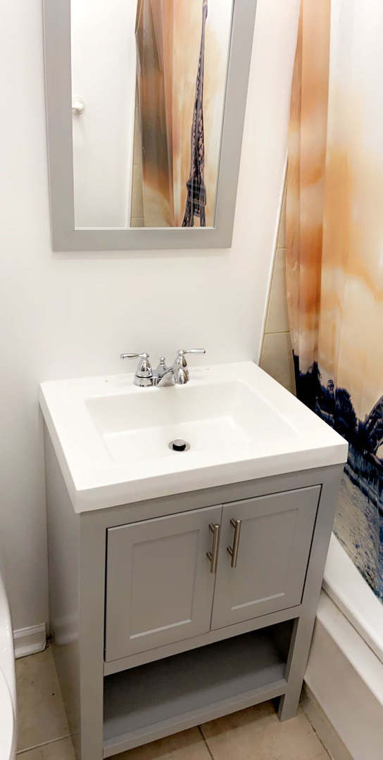 6322 N Richmond Street 2B