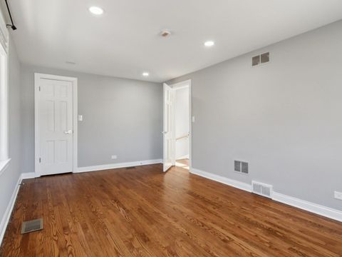 Tiny photo for 4208 Oak Street, Bellwood, IL 60104 (MLS # 12605262)