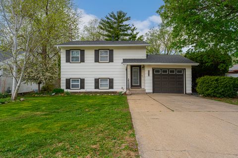 Photo of 805 S Grove Street, Normal, IL 61761 (MLS # 12621560)
