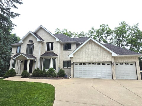 Tiny photo for 16W374 94th Street, Burr Ridge, IL 60527 (MLS # 12684298)