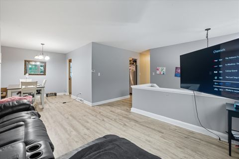 Tiny photo for 3 Oakview Court, Woodridge, IL 60517 (MLS # 12491597)