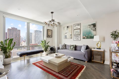 Tiny photo for 21 W Goethe Street #18GH, Chicago, IL 60610 (MLS # 12668962)