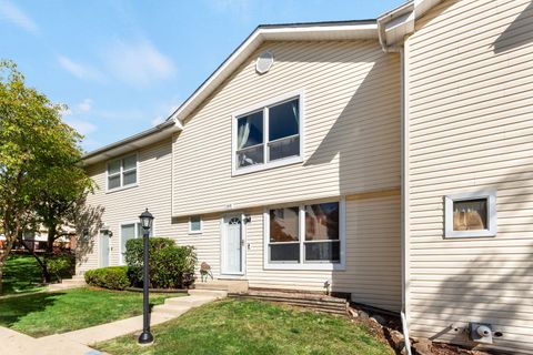 Tiny photo for 205 Raintree Court, Aurora, IL 60504 (MLS # 12474484)