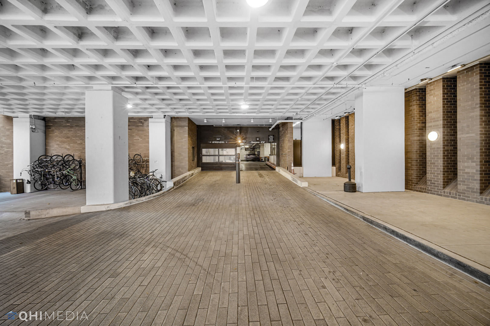 6033 N Sheridan Road 11G