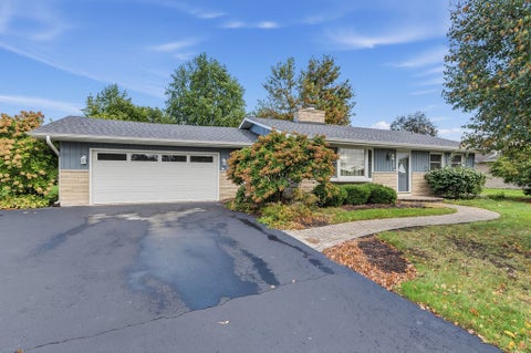Photo of 202 N RAVEN Road, Shorewood, IL 60404 (MLS # 12788235)