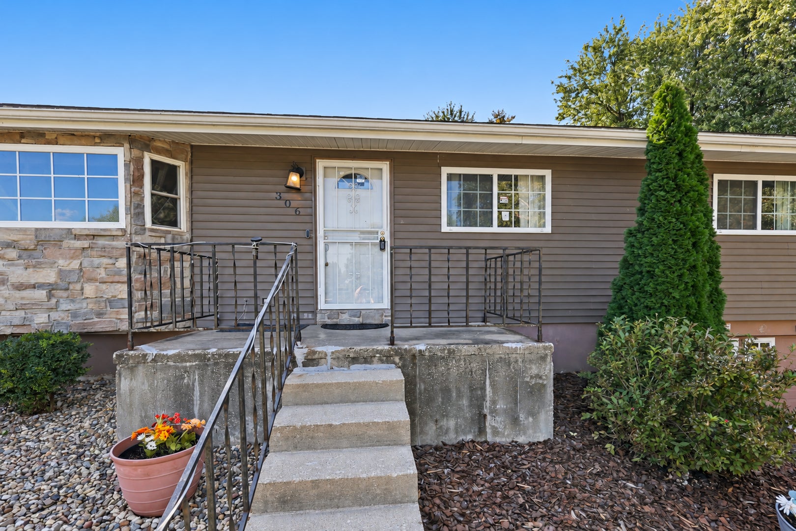 306 E Edwards Street