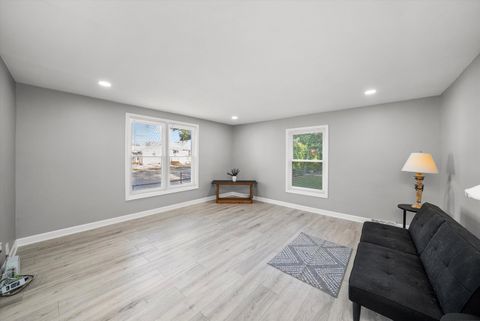 Tiny photo for 572 Middle Avenue, Aurora, IL 60506 (MLS # 12498695)