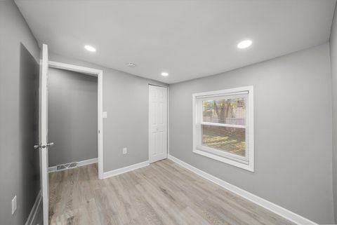 Tiny photo for 572 Middle Avenue, Aurora, IL 60506 (MLS # 12498695)