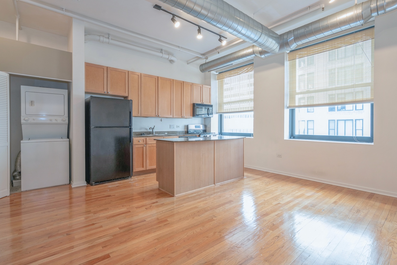 6 E Monroe Street 601