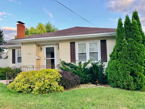 Photo of 710 Saint Vincents Avenue, Peru, IL 61354 (MLS # 12715766)