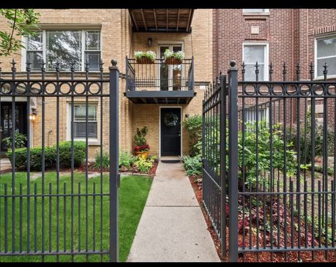 1210 W Roscoe Street G Chicago IL 60657
