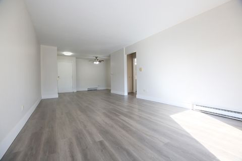 Tiny photo for 832 E OLD WILLOW Road #105, Prospect Heights, IL 60070 (MLS # 12570248)