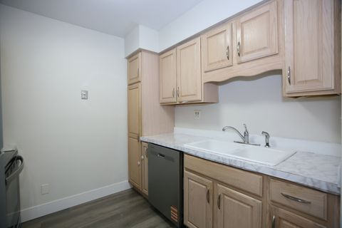 Tiny photo for 832 E OLD WILLOW Road #105, Prospect Heights, IL 60070 (MLS # 12570248)