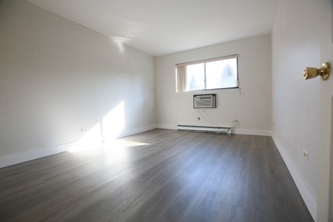 Tiny photo for 832 E OLD WILLOW Road #105, Prospect Heights, IL 60070 (MLS # 12570248)