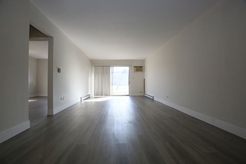 Tiny photo for 832 E OLD WILLOW Road #105, Prospect Heights, IL 60070 (MLS # 12570248)