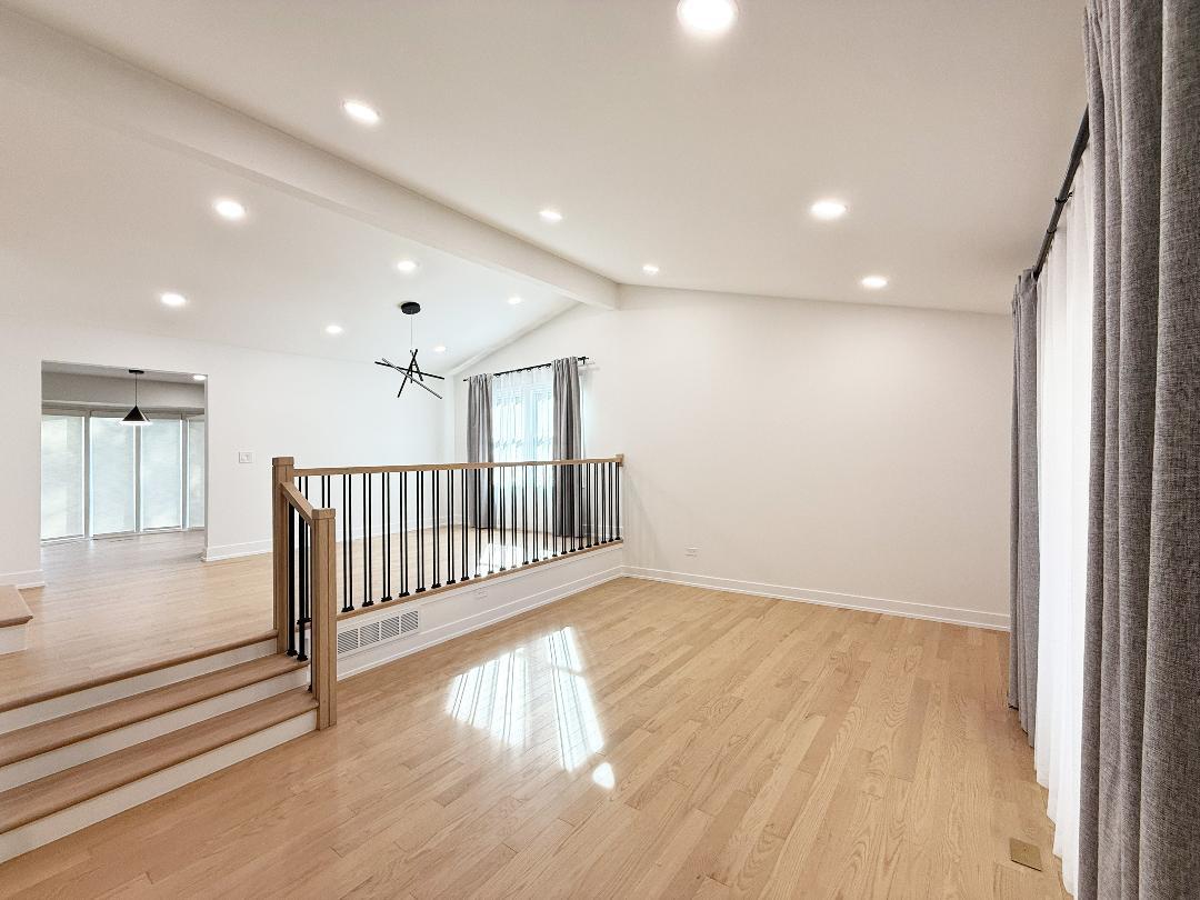3103 N Wilshire Lane