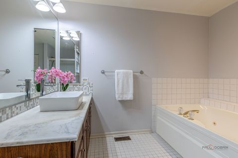 Tiny photo for 12 Sommerset Lane, Lincolnshire, IL 60069 (MLS # 12591123)