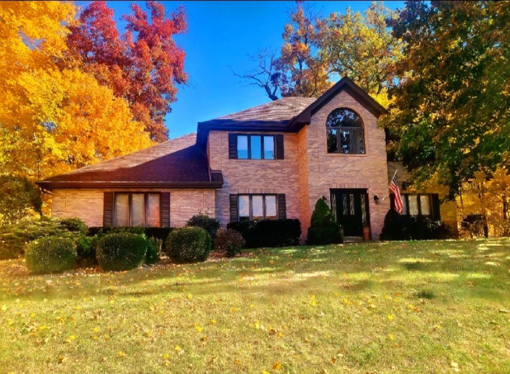 Photo for 5N461 Hidden Springs Drive, St. Charles, IL 60175 (MLS # 12438814)