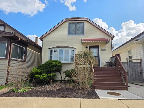 Photo of 5411 W WARWICK Avenue, Chicago, IL 60641 (MLS # 12622157)