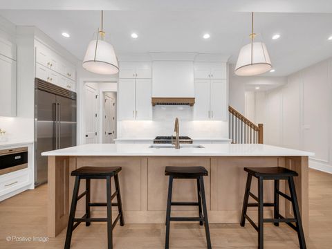 Tiny photo for 104 N Evergreen Avenue, Elmhurst, IL 60126 (MLS # 12622019)