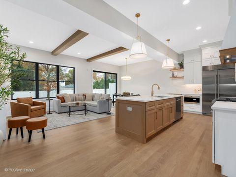 Tiny photo for 104 N Evergreen Avenue, Elmhurst, IL 60126 (MLS # 12622019)