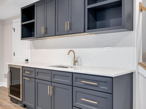 Tiny photo for 104 N Evergreen Avenue, Elmhurst, IL 60126 (MLS # 12622019)