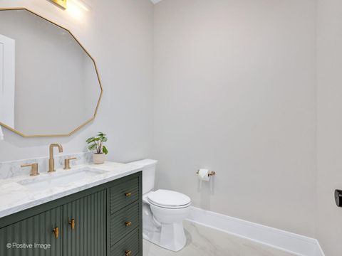 Tiny photo for 104 N Evergreen Avenue, Elmhurst, IL 60126 (MLS # 12622019)