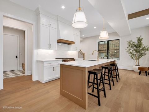 Tiny photo for 104 N Evergreen Avenue, Elmhurst, IL 60126 (MLS # 12622019)