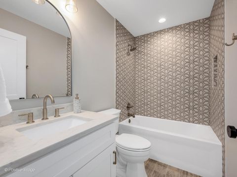 Tiny photo for 104 N Evergreen Avenue, Elmhurst, IL 60126 (MLS # 12622019)