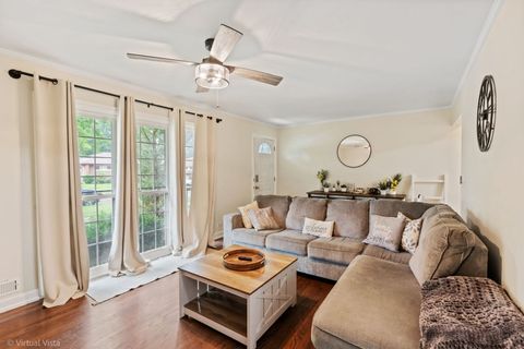 Tiny photo for 1181 Hiawatha Drive, Elgin, IL 60120 (MLS # 12434281)