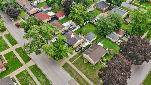 Tiny photo for 1181 Hiawatha Drive, Elgin, IL 60120 (MLS # 12434281)