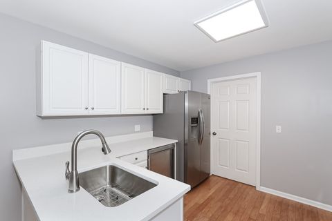 Tiny photo for 1118 Hawthorne Lane #1118, Elk Grove Village, IL 60007 (MLS # 12615244)