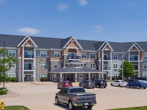 Tiny photo for 2592 MIDDLE Road #313, Bettendorf, IA 52722 (MLS # 12660404)