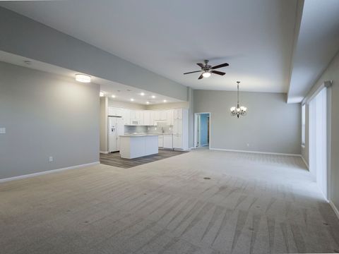 Tiny photo for 2592 MIDDLE Road #313, Bettendorf, IA 52722 (MLS # 12660404)