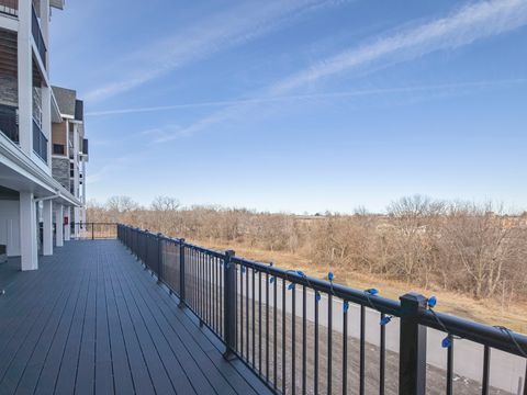 Tiny photo for 2592 MIDDLE Road #313, Bettendorf, IA 52722 (MLS # 12660404)