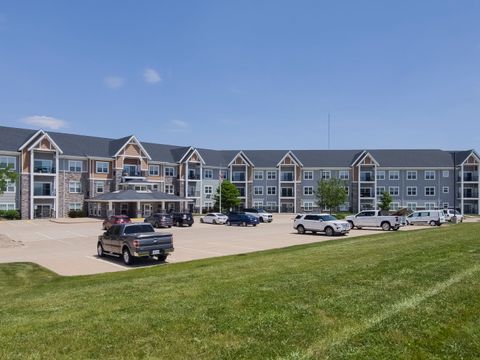 Tiny photo for 2592 MIDDLE Road #313, Bettendorf, IA 52722 (MLS # 12660404)