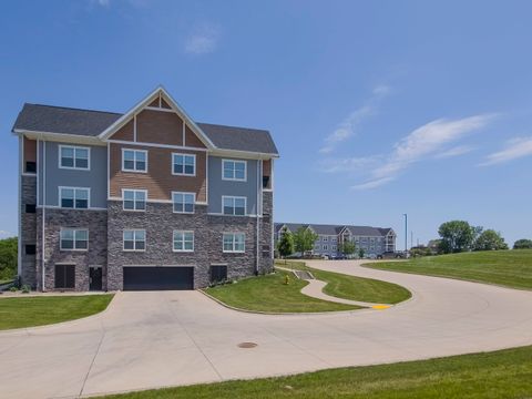 Tiny photo for 2592 MIDDLE Road #313, Bettendorf, IA 52722 (MLS # 12660404)