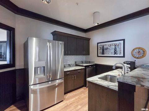 Tiny photo for 2592 MIDDLE Road #313, Bettendorf, IA 52722 (MLS # 12660404)