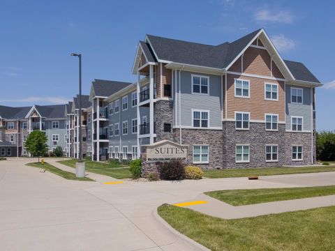 Tiny photo for 2592 MIDDLE Road #313, Bettendorf, IA 52722 (MLS # 12660404)