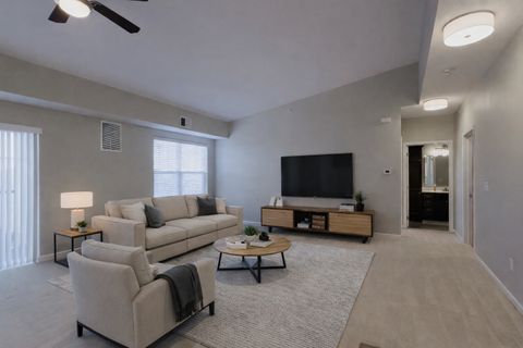 Tiny photo for 2592 MIDDLE Road #313, Bettendorf, IA 52722 (MLS # 12660404)