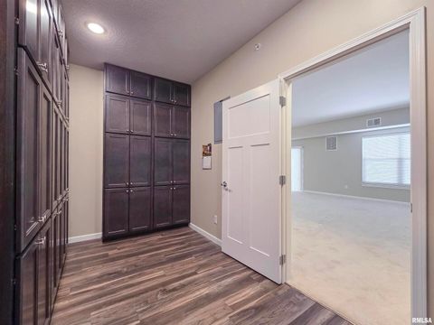 Tiny photo for 2592 MIDDLE Road #313, Bettendorf, IA 52722 (MLS # 12660404)