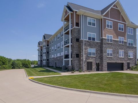 Tiny photo for 2592 MIDDLE Road #313, Bettendorf, IA 52722 (MLS # 12660404)
