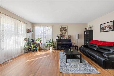 Tiny photo for 821 Red Barn Lane, Elgin, IL 60124 (MLS # 12575585)