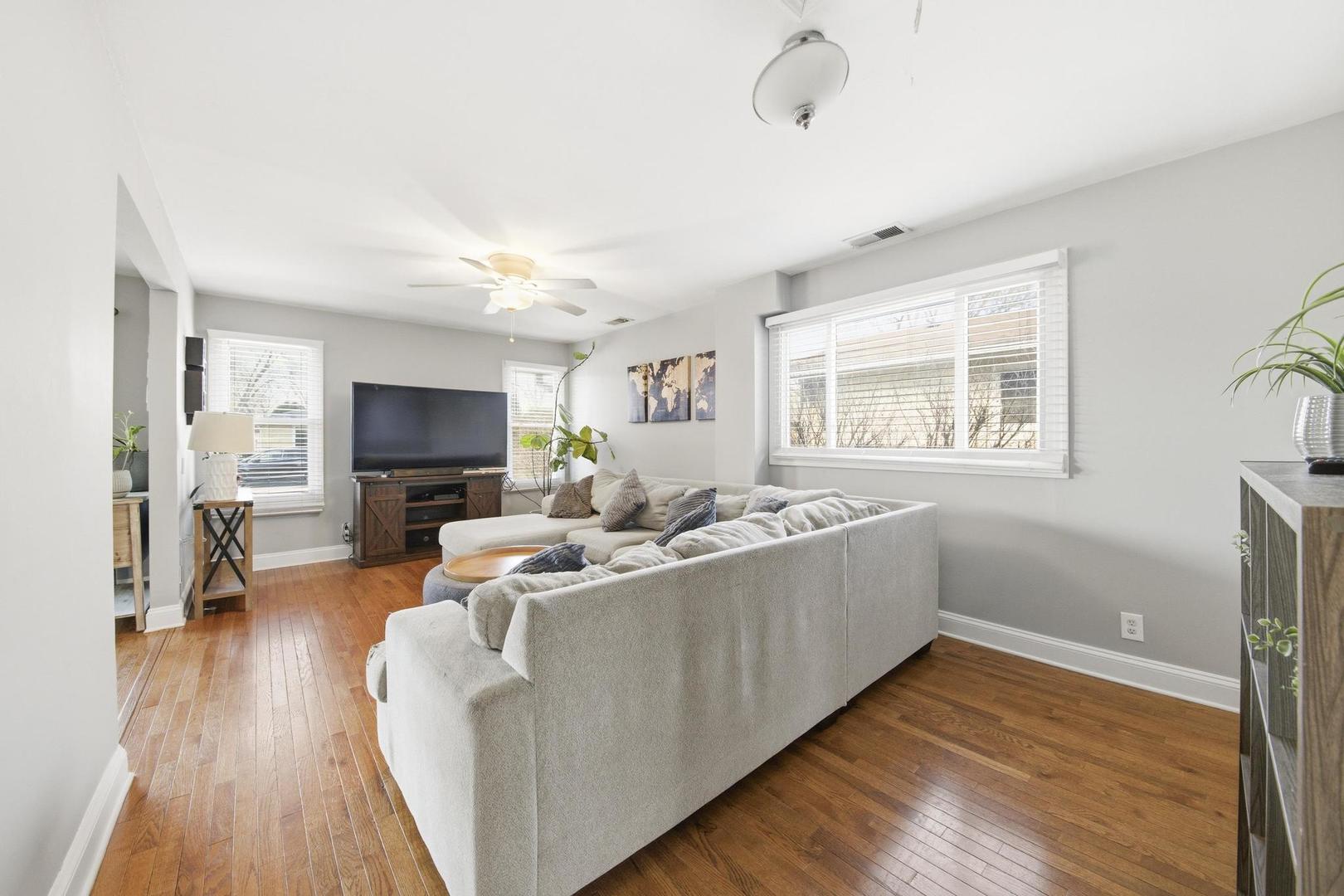 581 Charing Cross Road